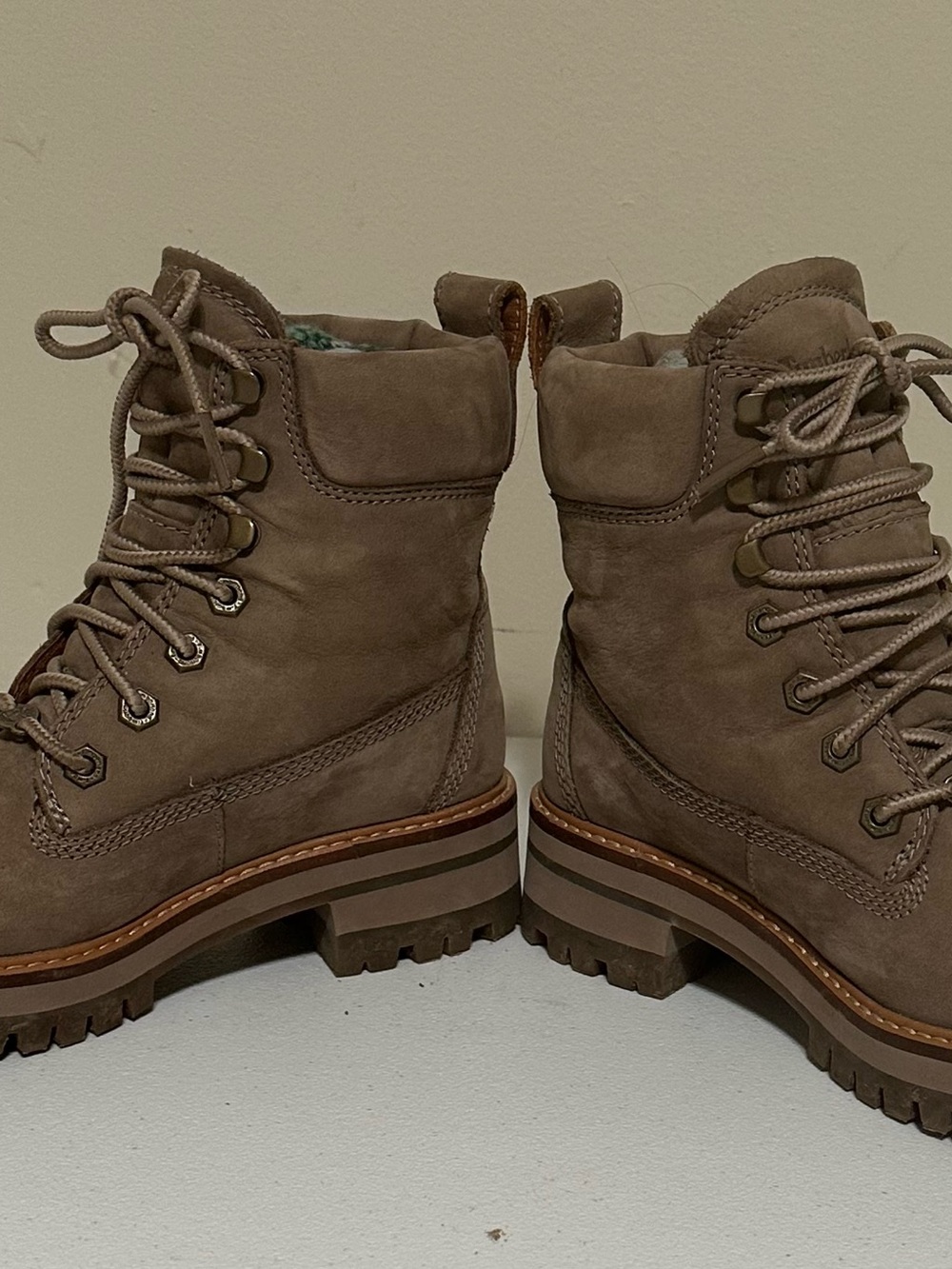 Timberland Courmayeur Valley 6-Inch Leather Boots 6  Taupe Women’s - Picture 7 of 8